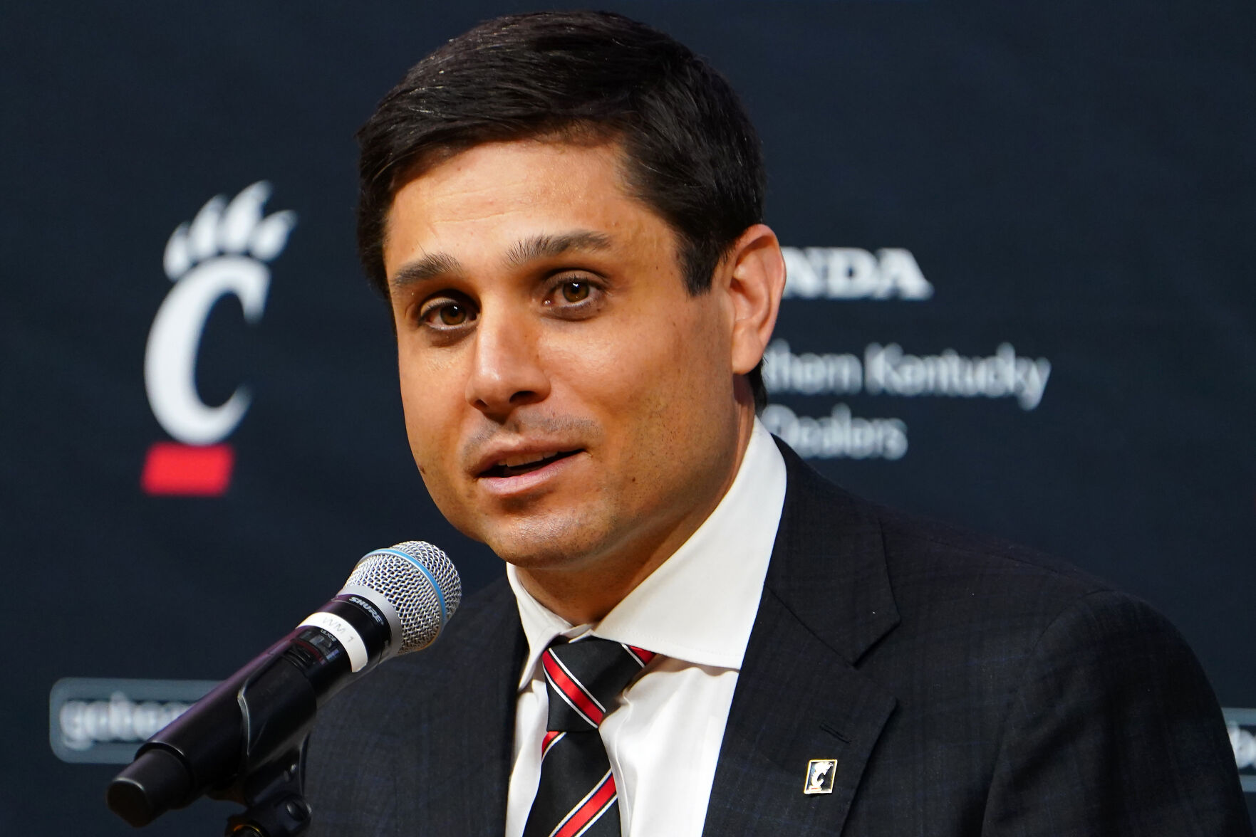 Wes Miller Cincinnati basketball coach, April 16